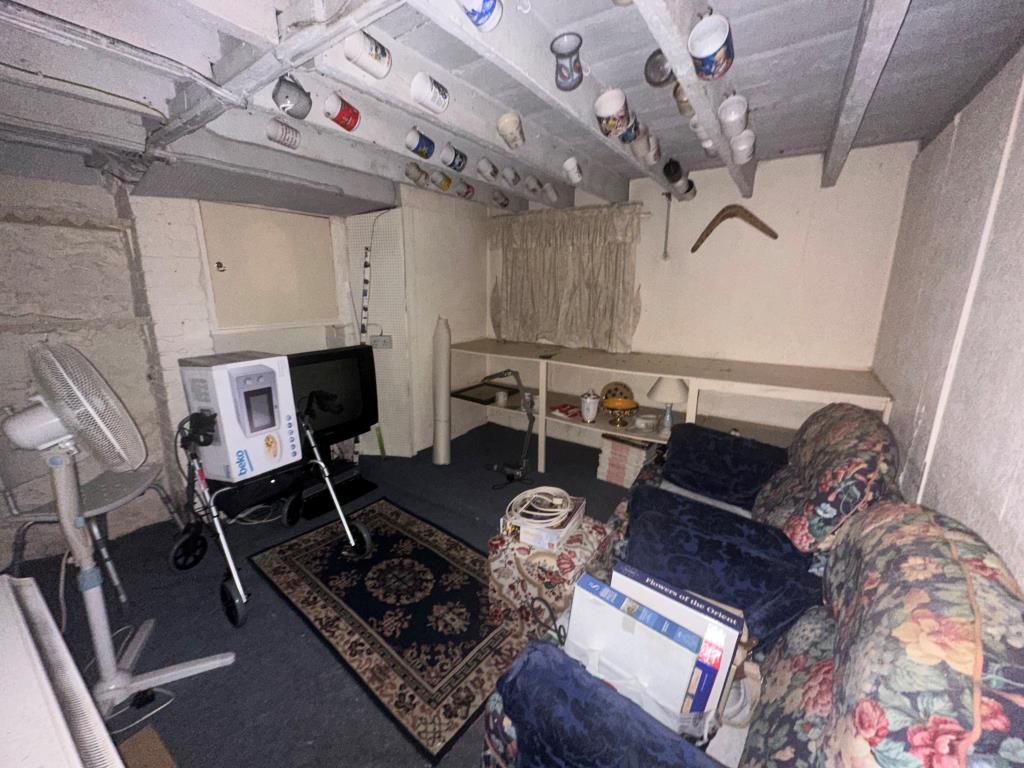 Lot: 116 - MID-TERRACE HOUSE FOR REFURBISHMENT - Basement